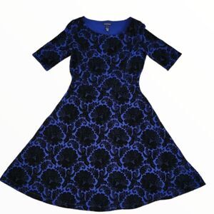 NWOT LANDS END BLUE W/BLACK VELVET FLOWERS SHORT SLEVE FIT AND FLARE SZ.XXS/P